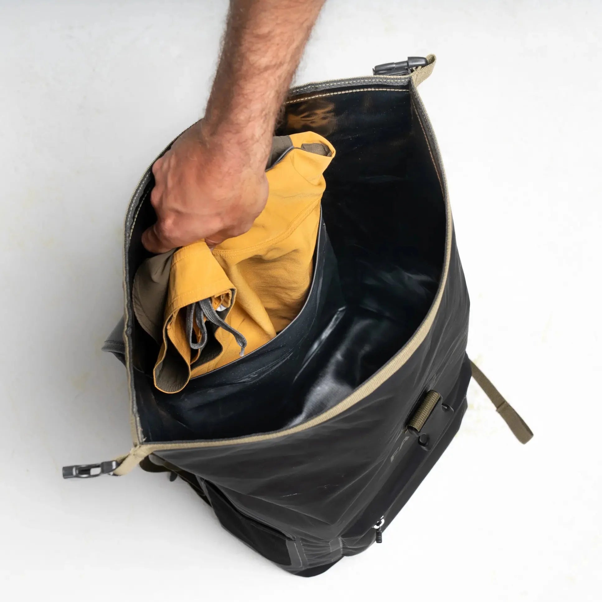 internal wet/dry pocket in a dry bag