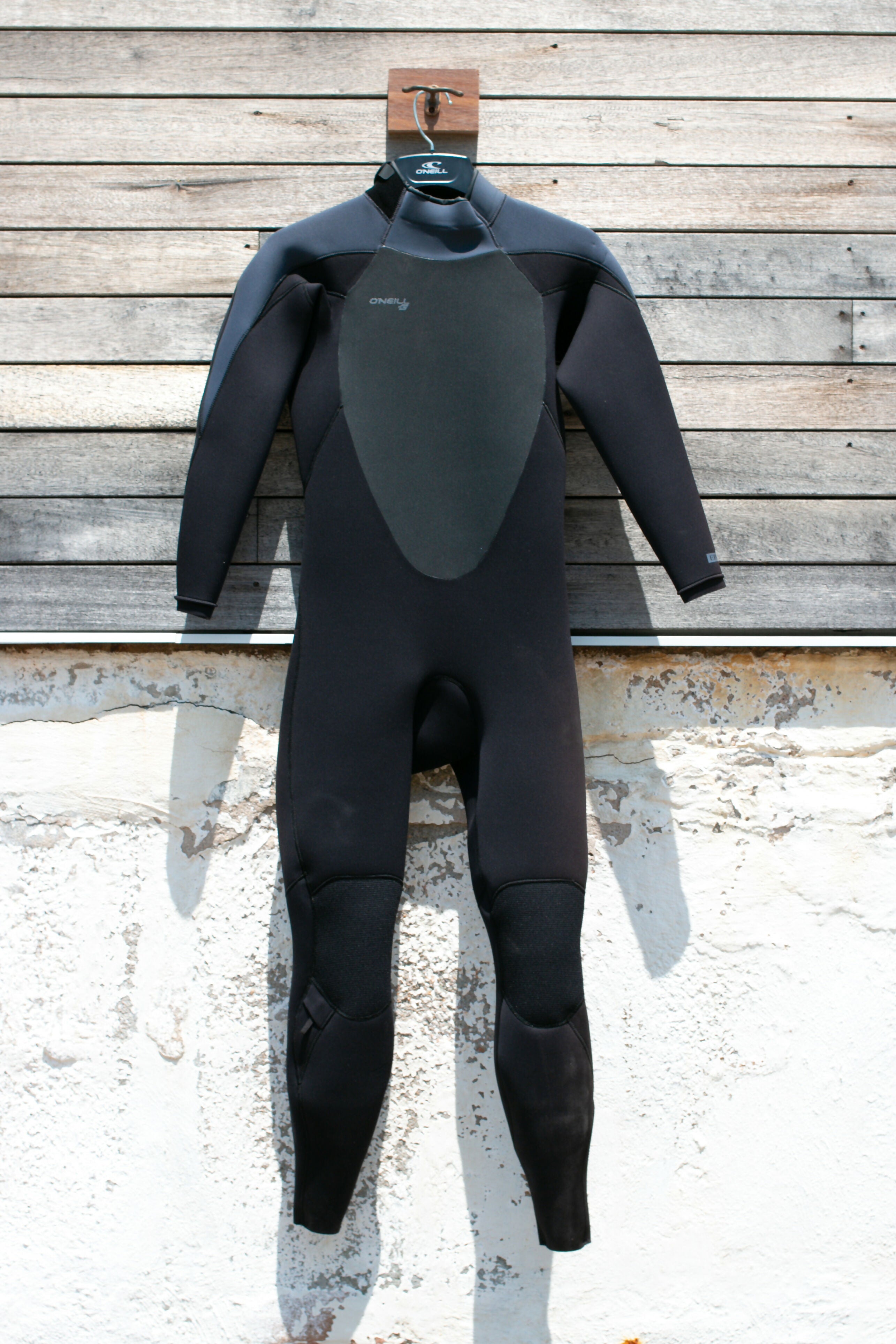 Offers O’Neill wetsuit